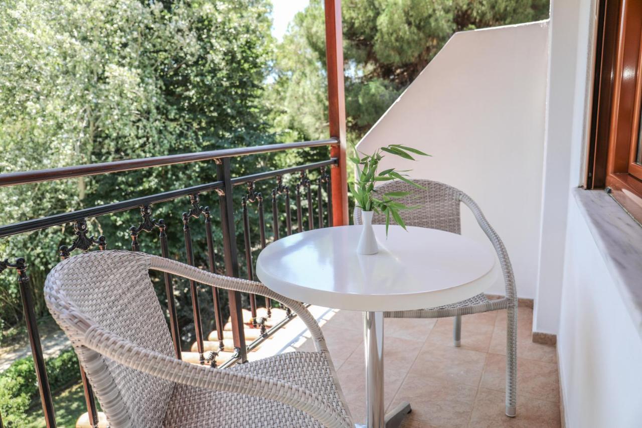 Sergios Koukounaries Extérieur photo